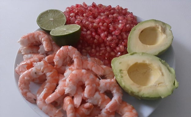 Imagen principal - Receta: Tartar de langostino con aguacate y granada