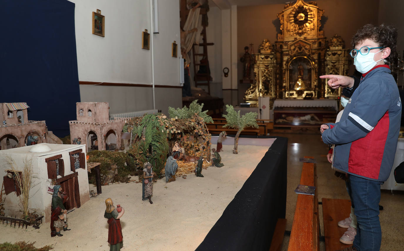 Fotos: El montaje del Santo Sepulcro en Palencia