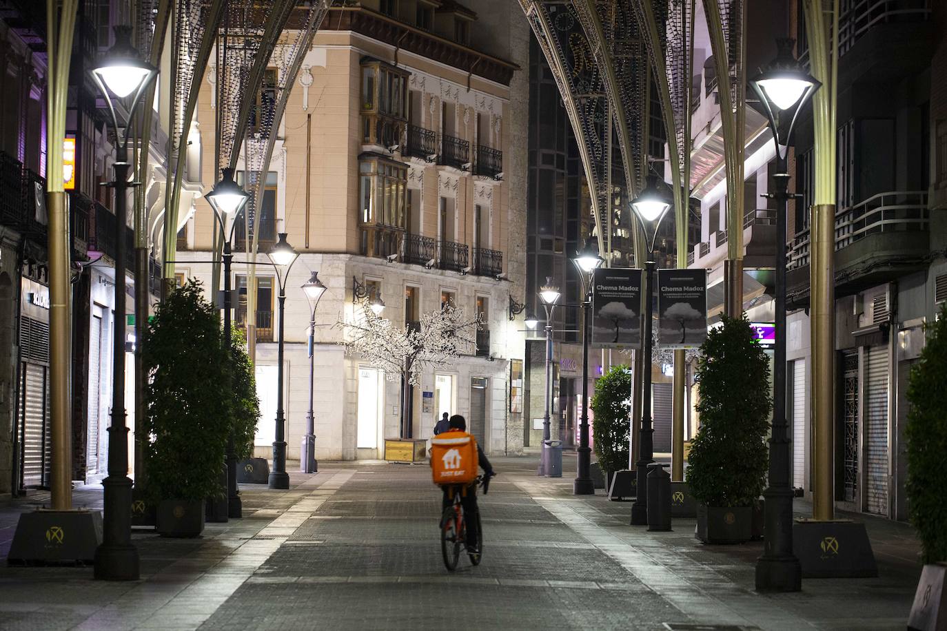 Los toques de queda durante este año fueron frecuentes. Calle Santiago después del toque de queda.