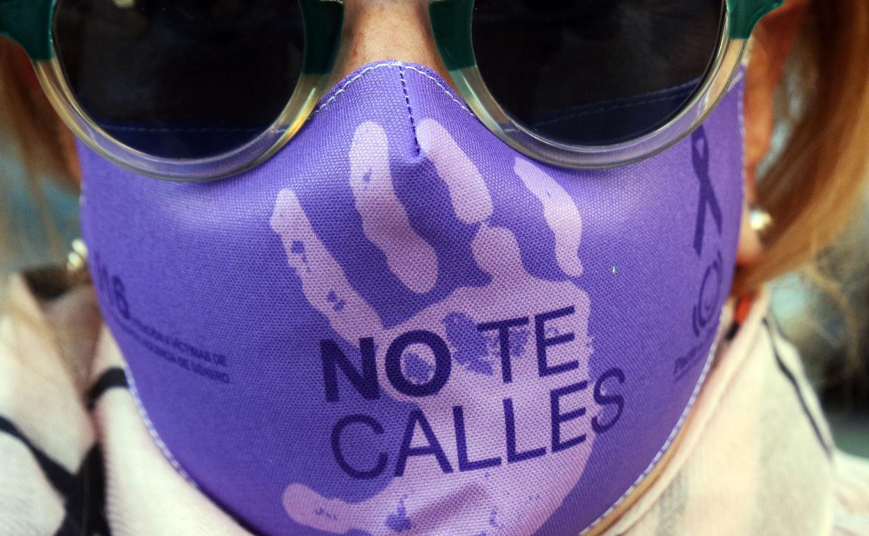 Mascarilla con el eslogan 'No te calles'. 