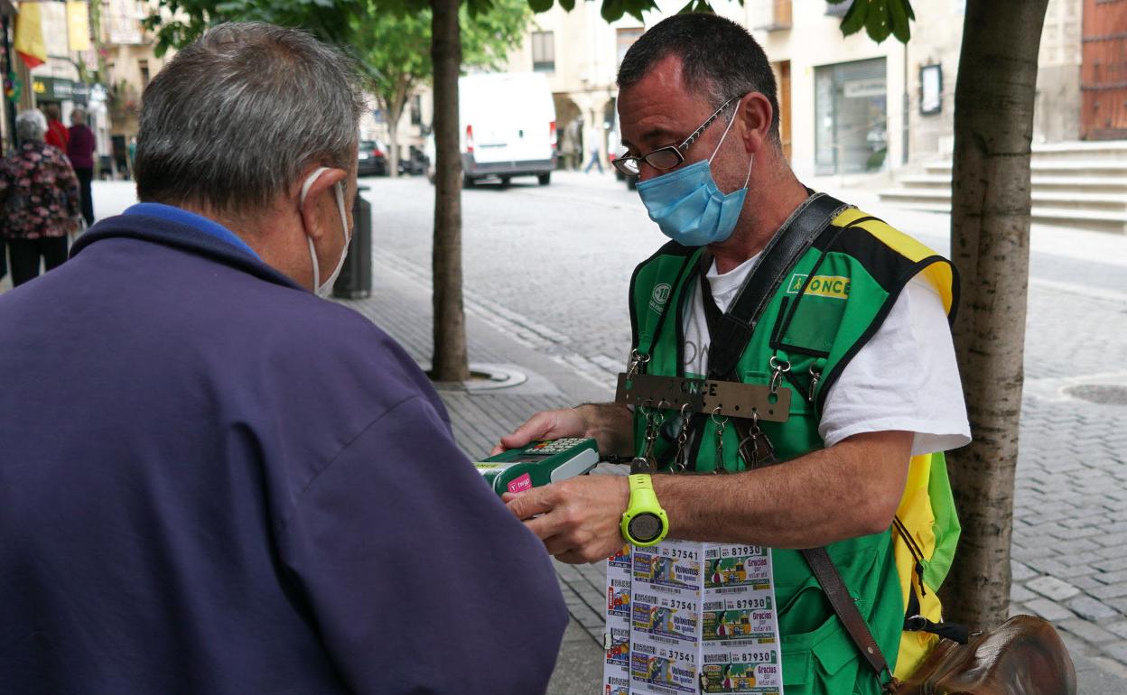 Vendedor de la ONCE en Salamanca. 