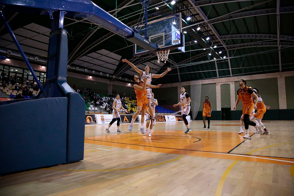 El colista Aquimisa vuelve a tirar otro partido que tenía 'ganado' en el ultimo cuarto (74-77)