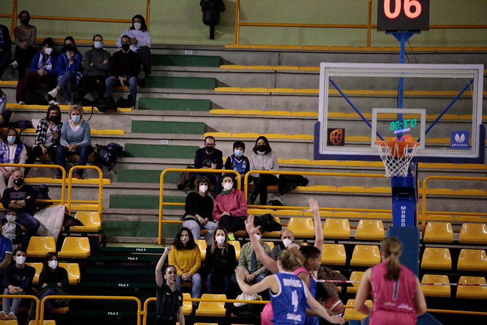 Las fechas festivas y la situación sanitaria dieron lugar a un Würzburg con muchos huecos en las gradas para despedir el año con victoria