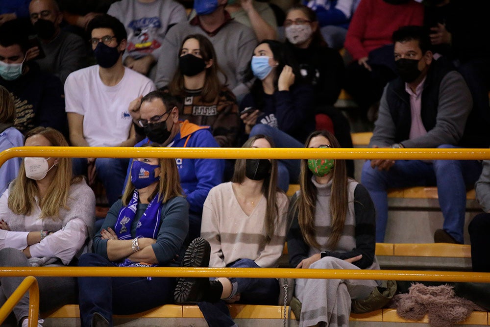 Las fechas festivas y la situación sanitaria dieron lugar a un Würzburg con muchos huecos en las gradas para despedir el año con victoria