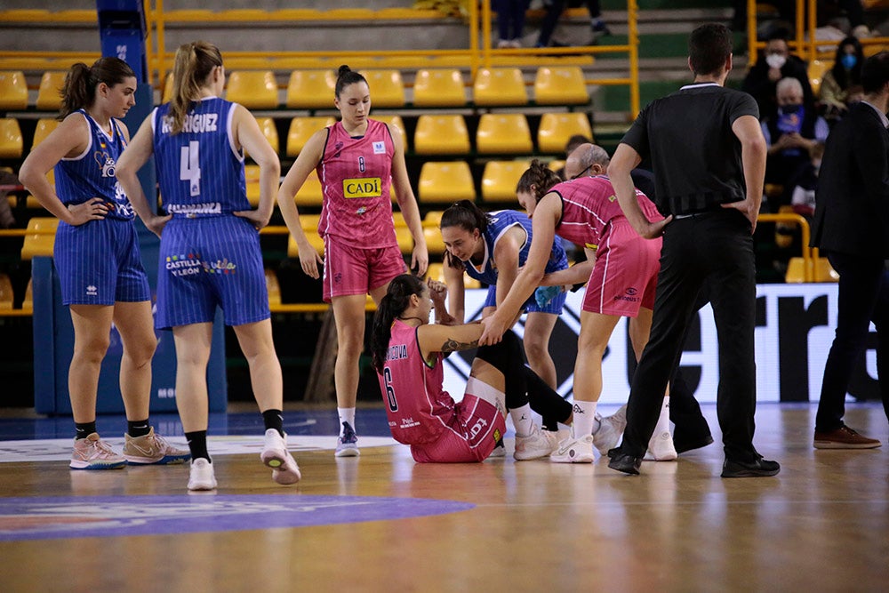 El CB Avenida se va líder en solitario al 2022 (85-62)