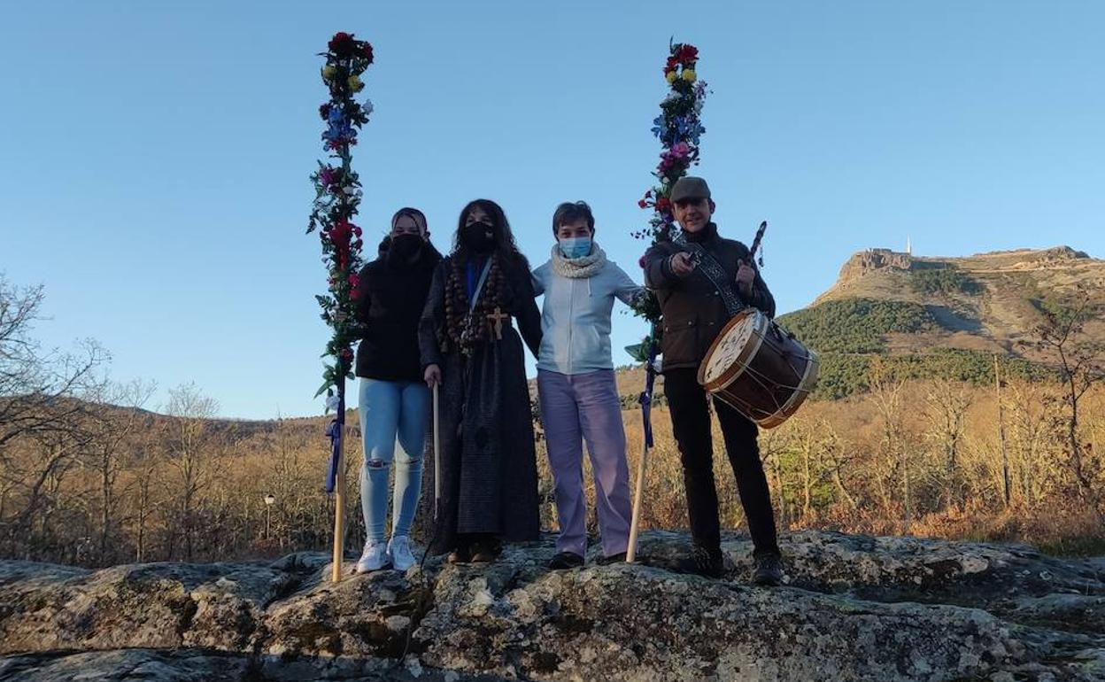  El Perrero con sus aguacillas y el tamborilero en Nava de Francia. 
