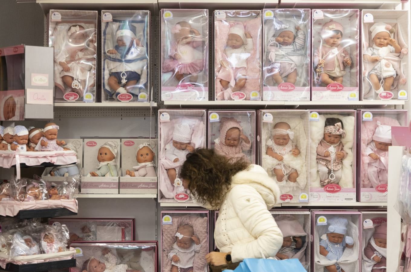 Fotos: Los comercios de Valladolid se llenan antes de la noche de Reyes