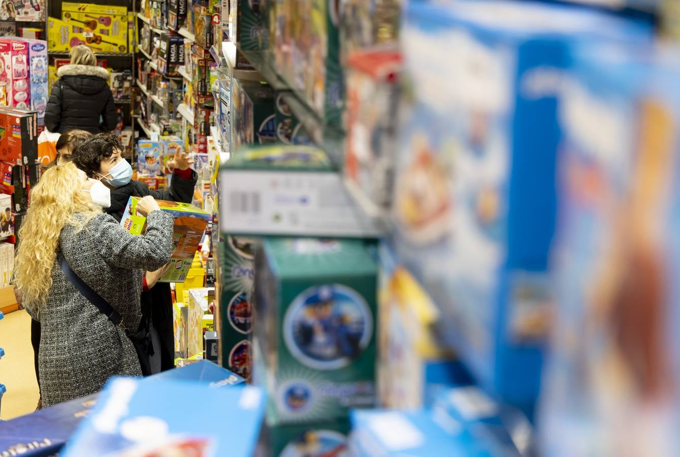 Fotos: Los comercios de Valladolid se llenan antes de la noche de Reyes