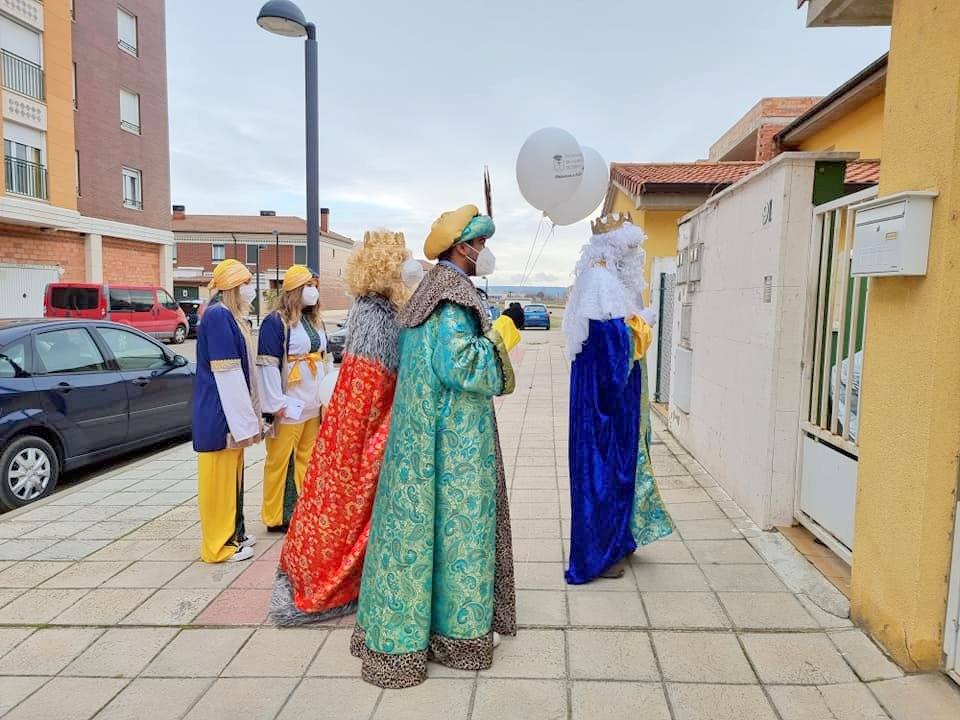 Fotos: Los Magos de Oriente iluminan Villamuriel