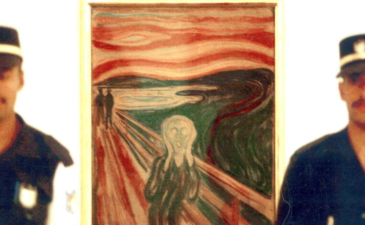 Dos guardias custodian 'El grito' en una exposición en Brasil. 