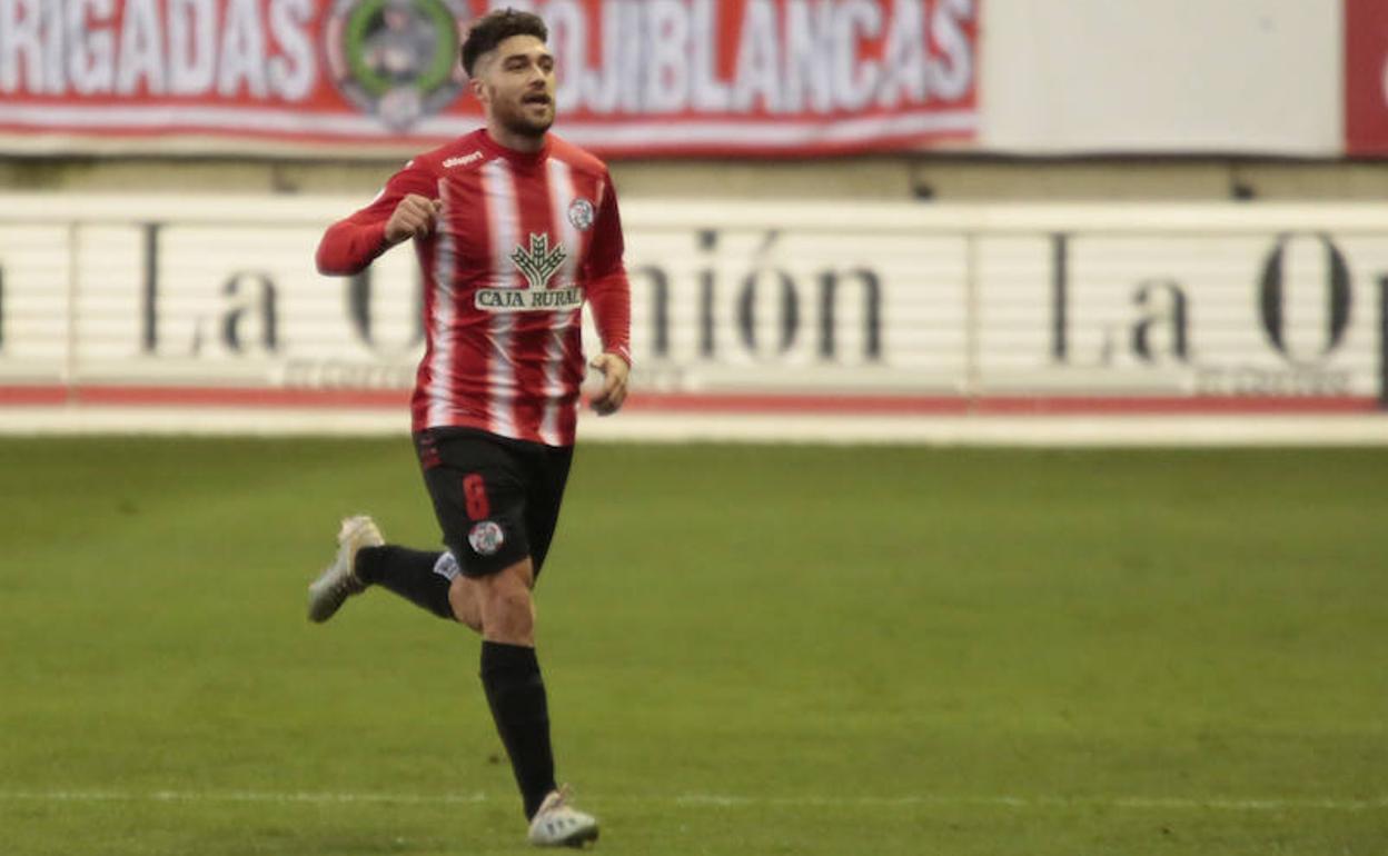 Juanan del Álamo celebra un gol con el Zamora la pasada temporada. 