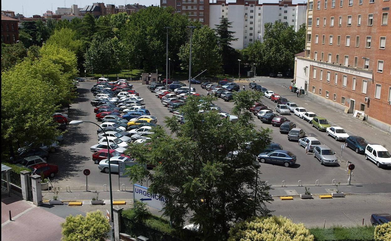 Zona de aparcamiento de la antigua residencia Río Hortega. 