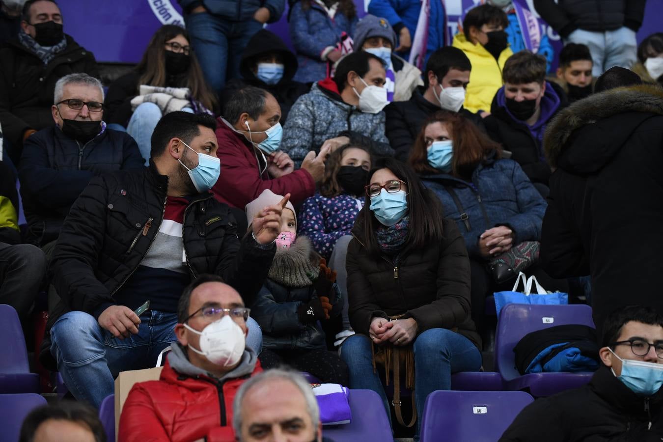 Fotos: Búscate en la grada de Zorrilla (3/4)