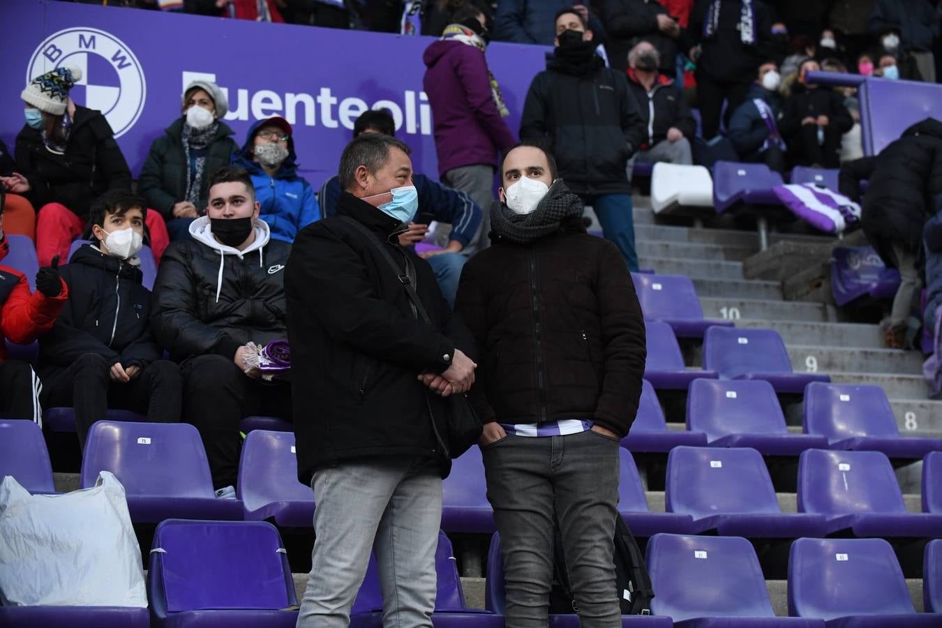 Fotos: Búscate en la grada de Zorrilla (3/4)