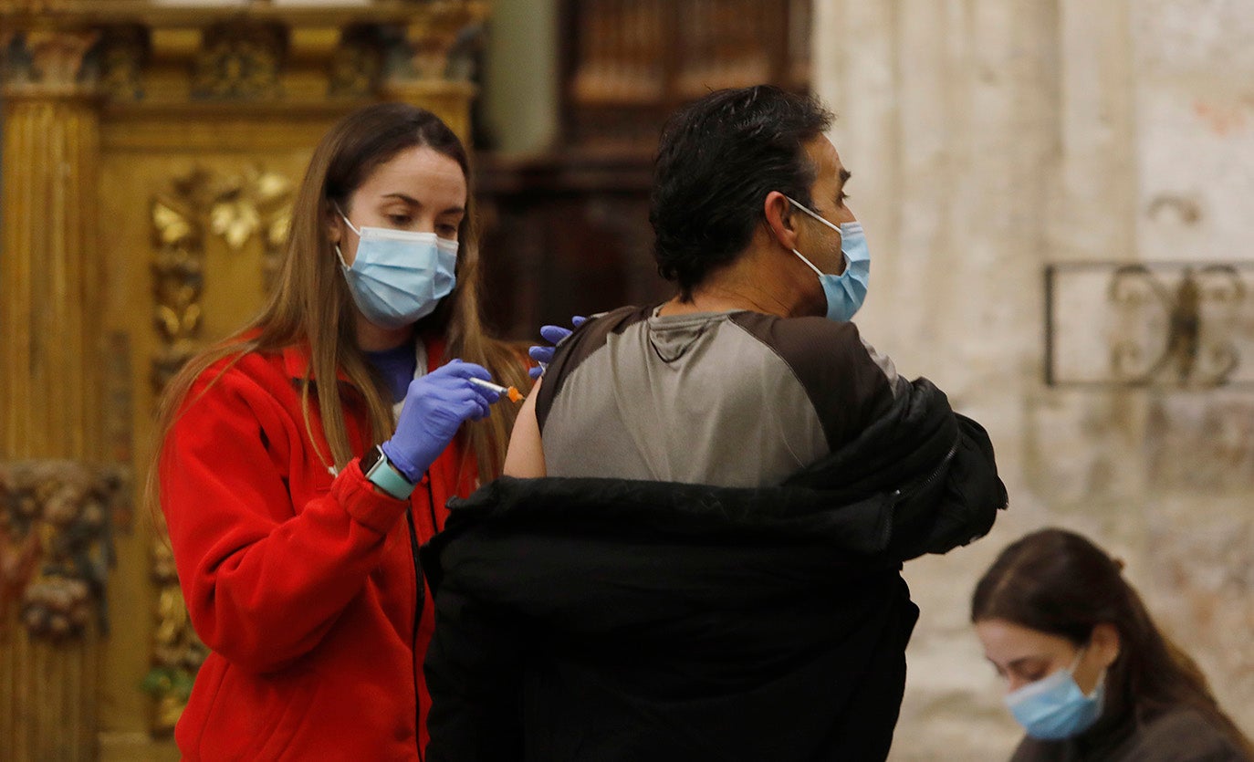 Primer día de vacunación en la Iglesia de San Francisco