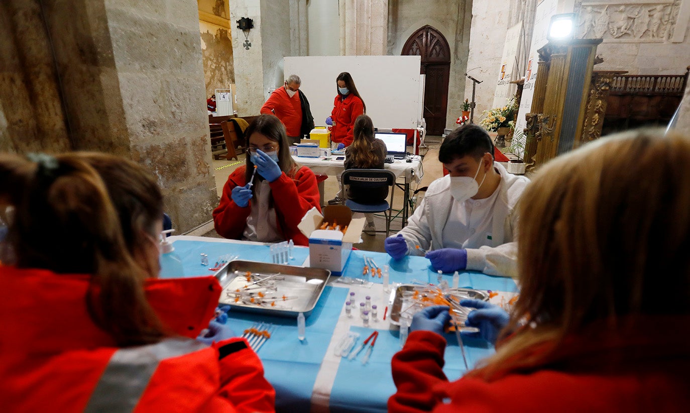 Primer día de vacunación en la Iglesia de San Francisco