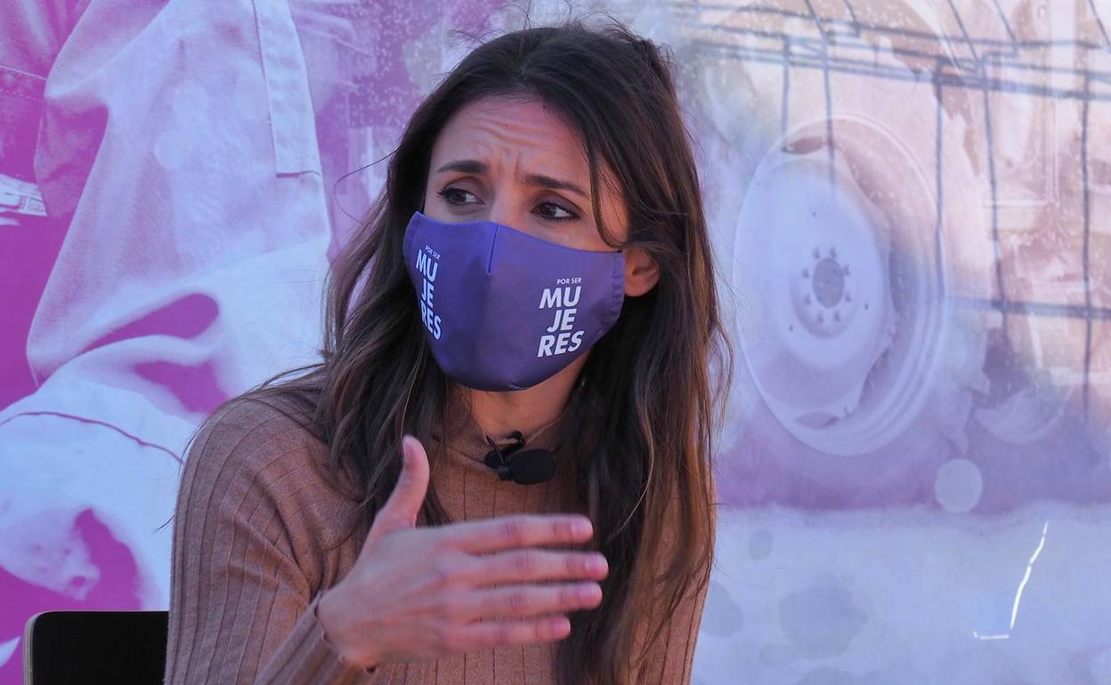 Irene Montero, durante su visita a San Pelayo con motivo del Día Internacional de las Mujeres Rurales. 