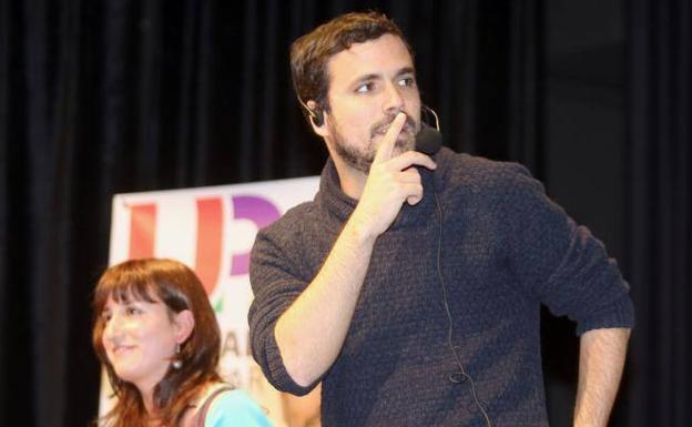 María Sánchez y Alberto Garzón, en un acto electoral en 2015 en Valladolid.