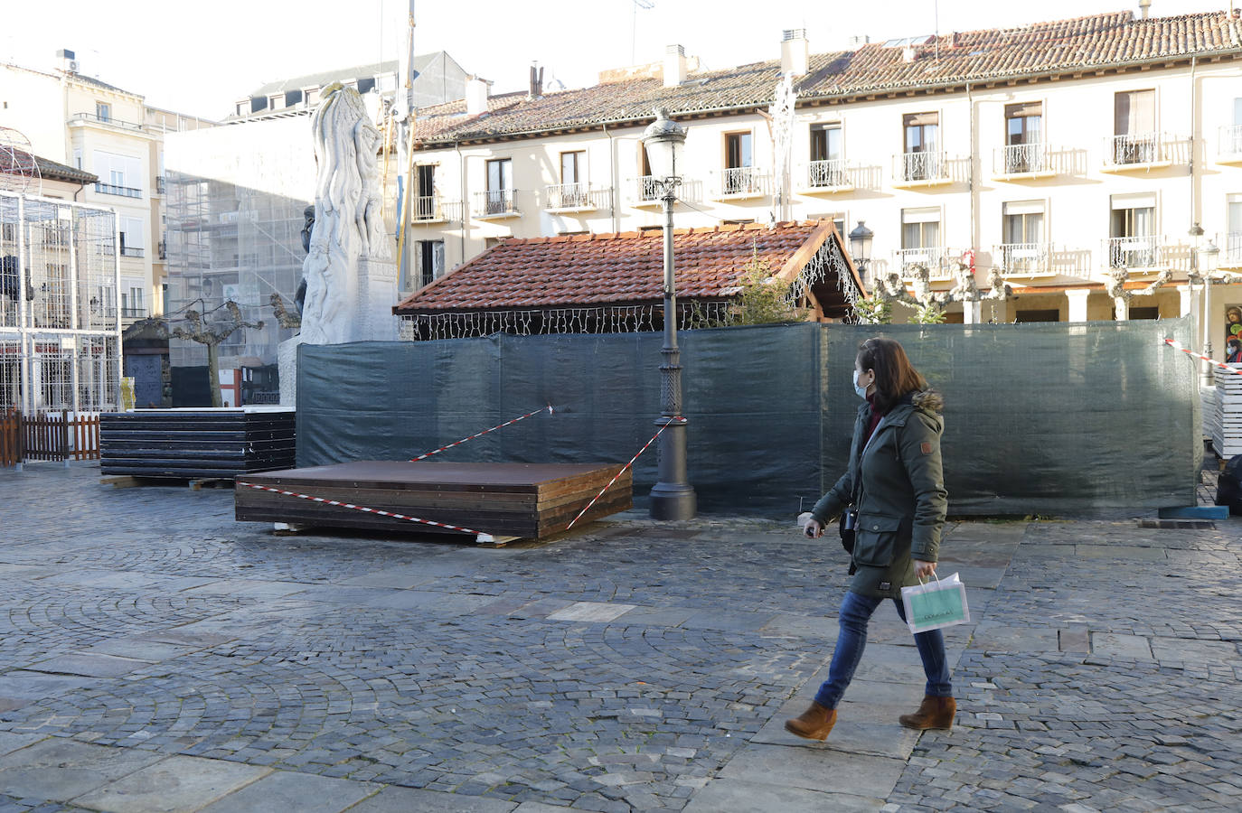 Fotos: El portal de Belén de la Plaza Mayor se guarda hasta la próxima Navidad