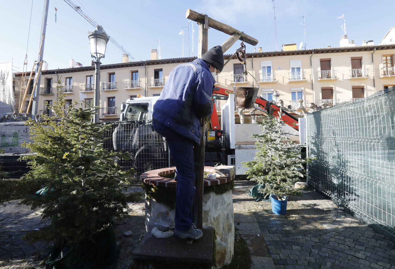 Fotos: El portal de Belén de la Plaza Mayor se guarda hasta la próxima Navidad