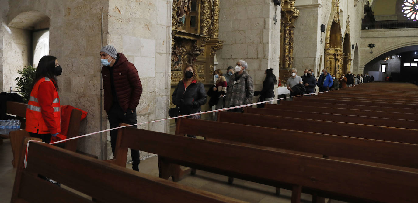 Fotos: La iglesia de San Francisco se entrega a la vacunación de la tercera dosis