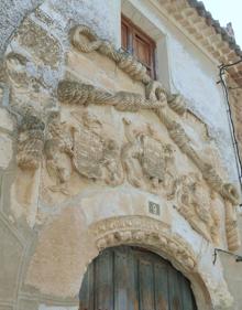 Imagen secundaria 2 - Castillo de Paradillas, ermita de Dehesa de Romanos y Casa del Cordón de Valdecañas.