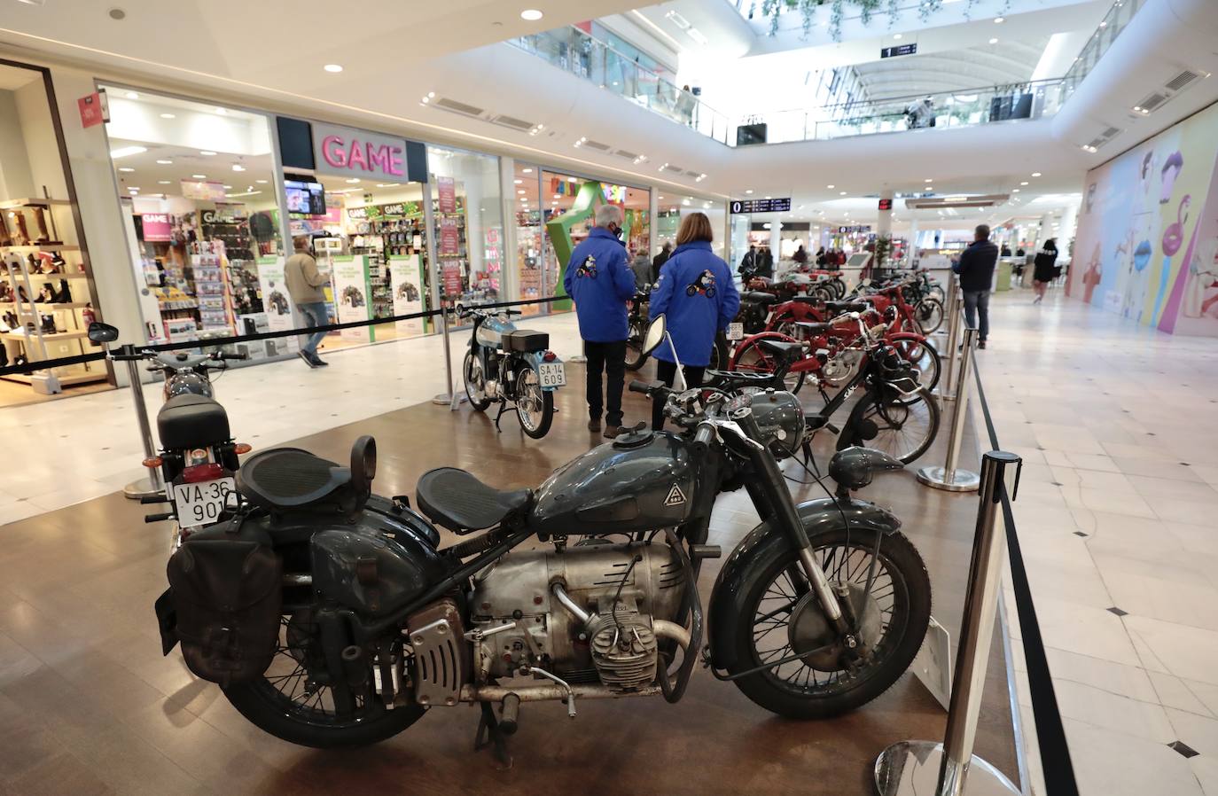 Fotos: Exposición de motos en el Centro Comercial Vallsur