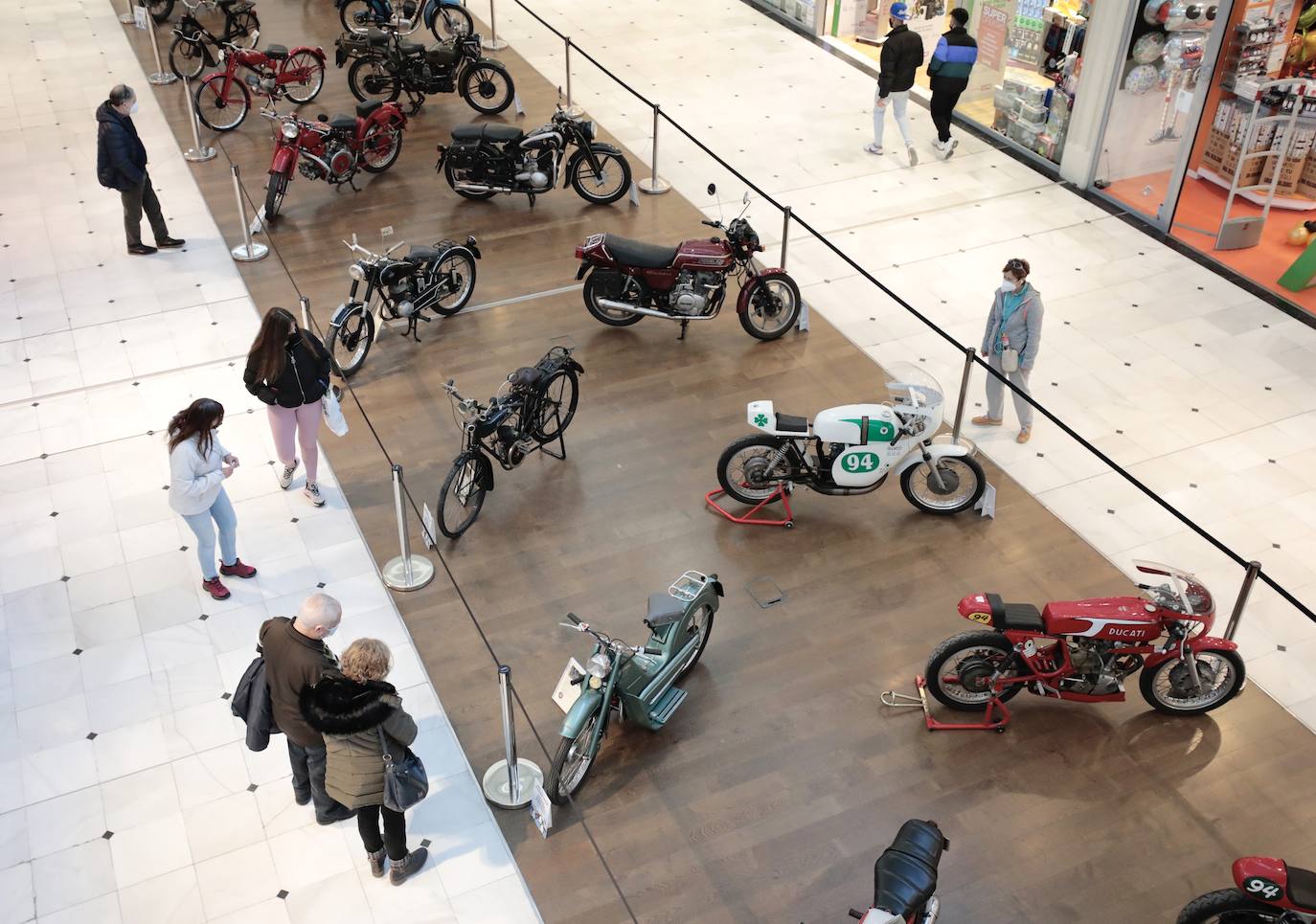 Fotos: Exposición de motos en el Centro Comercial Vallsur