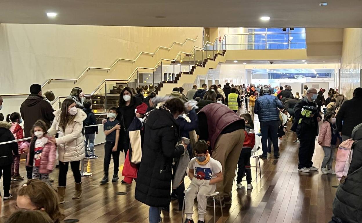 Campaña de vacunación infantil, ayer en el Centro Miguel Delibes de Valladolid. 