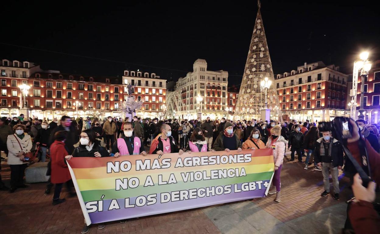 Concentración en la Plaza Mayor de Valladolid contra las agresiones homófobas. 
