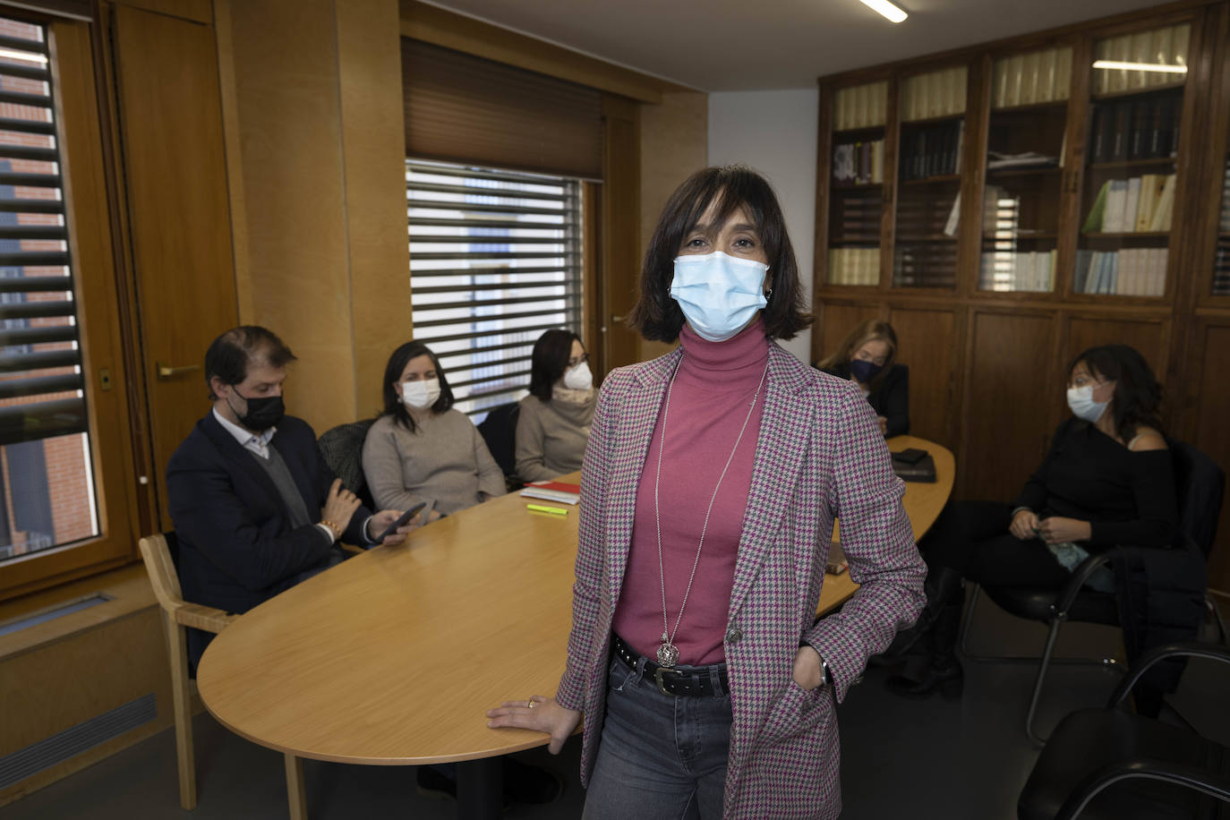 Eva Carrasco y sus compañeros letrados de mediación, en la sede del Cemicava de Valladolid. 