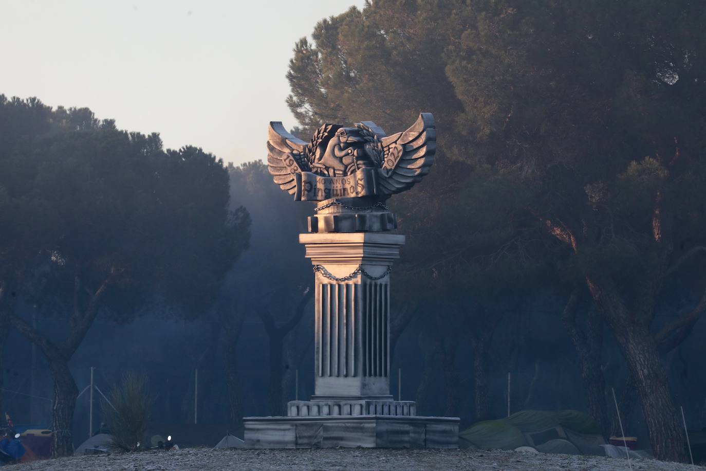 Fotos: Heladas y primeros rayos de sol en la jornada del sábado de Pingüinos (1/2)