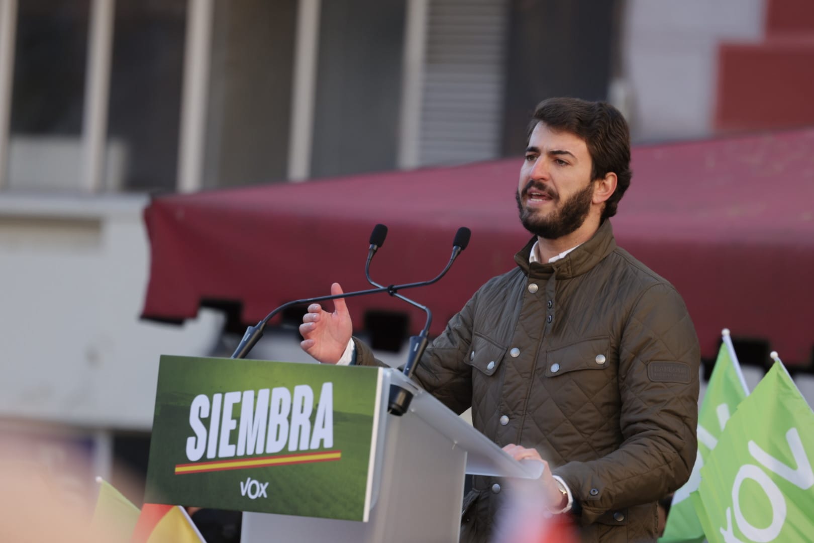 Juan García-Gallardo en el mítin de la Plaza de la Universidad de Valladolid. 