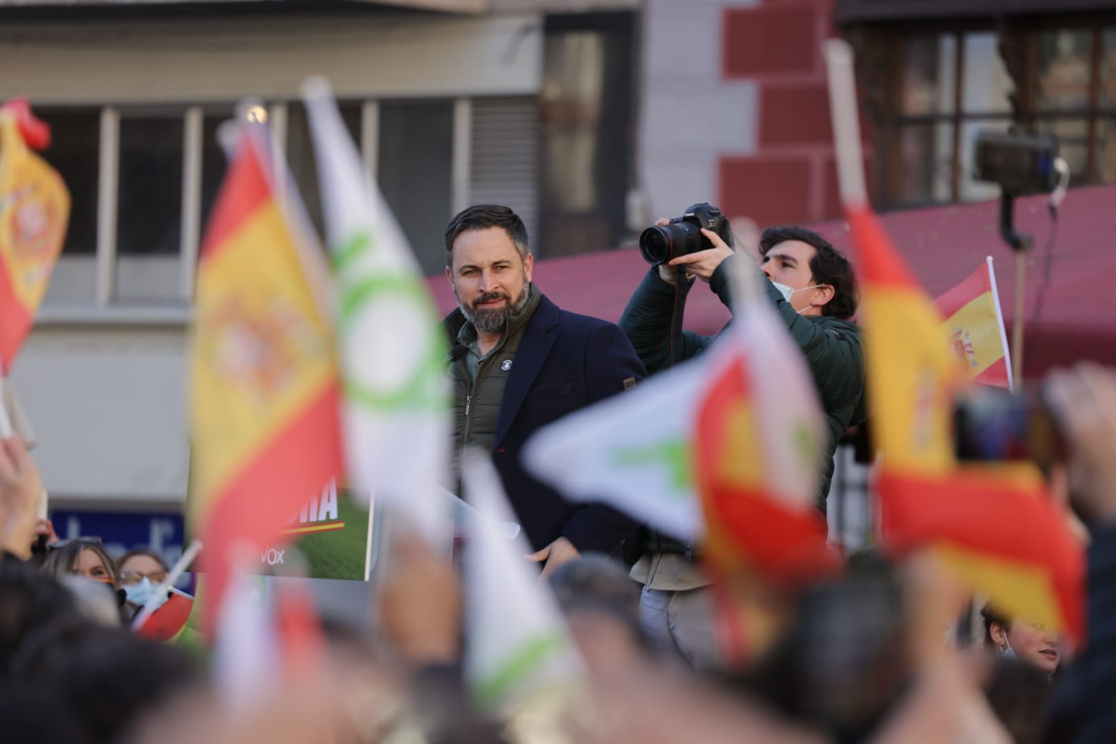 Abascal celebra un mítin en la Plaza de la Universidad de Valladolid. 