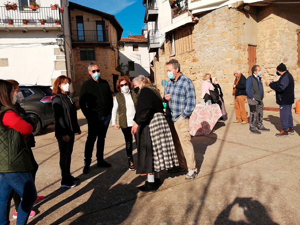 Linares de Riofrío y Las Casas del Conde celebran su tradicional matanza para disfrute de vecinos y visitantes 