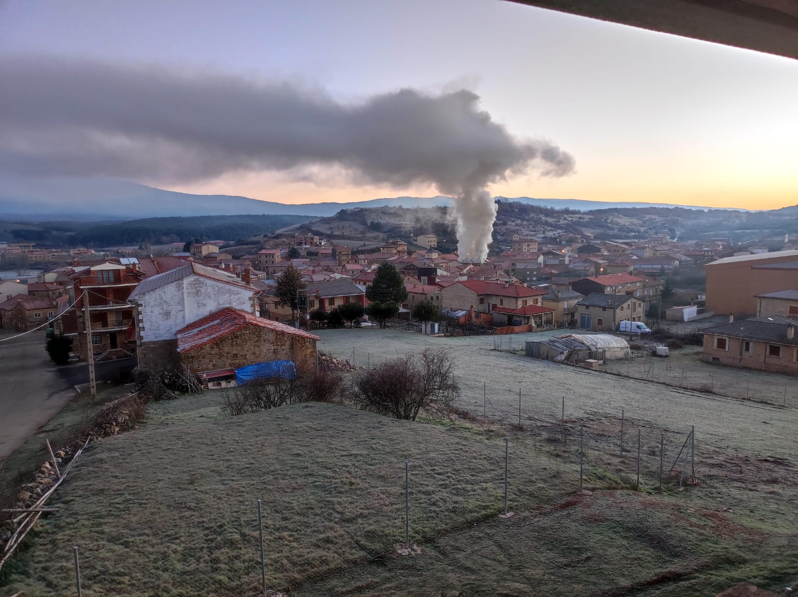 Fotos: Incendio en la localidad burgalesa de Palacios de la Sierra