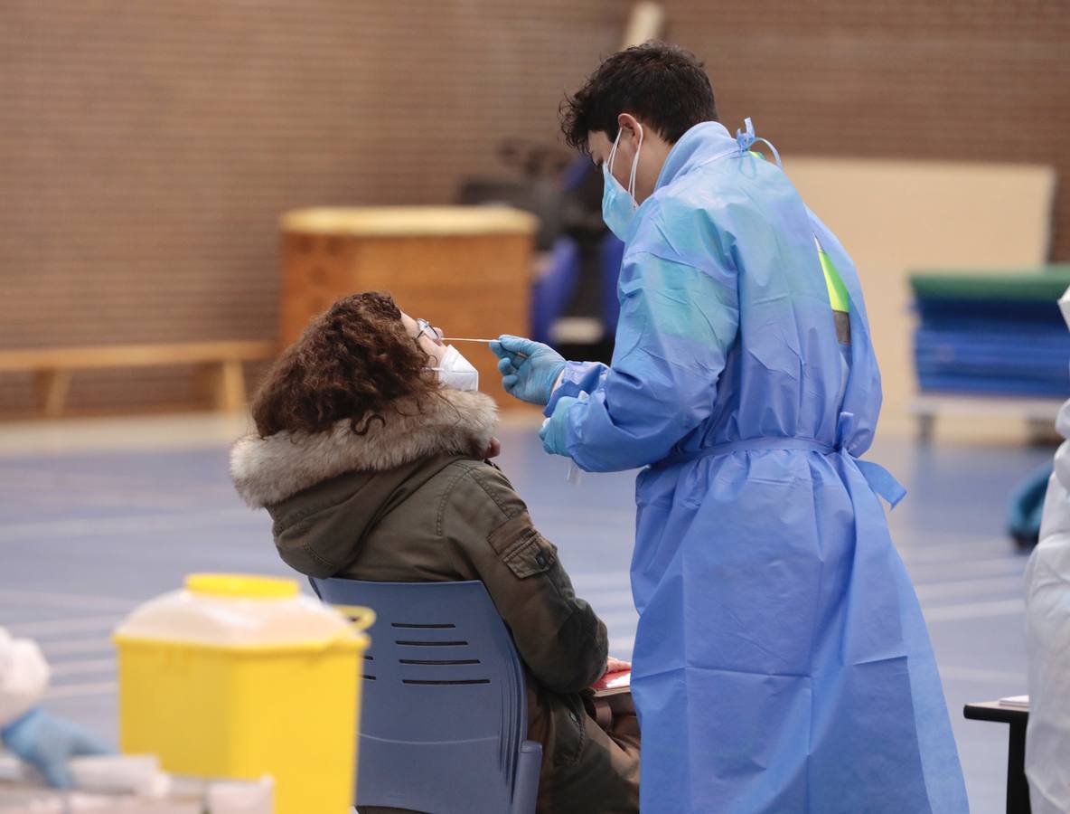 Fotos: Test rápidos de antígenos en la Universidad de Valladolid