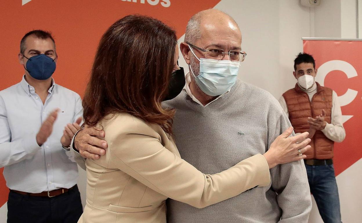 Francisco Igea y la candidata por la provincia de León, Ana Carlota Amigo Piquero.