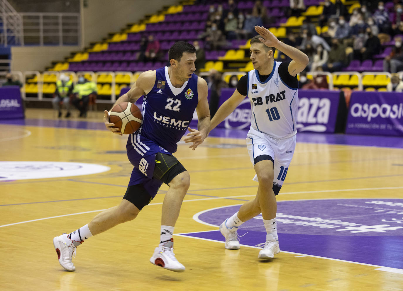 Fotos: Derrota del UEMC Real Valladolid ante el CB Prat (71-95)