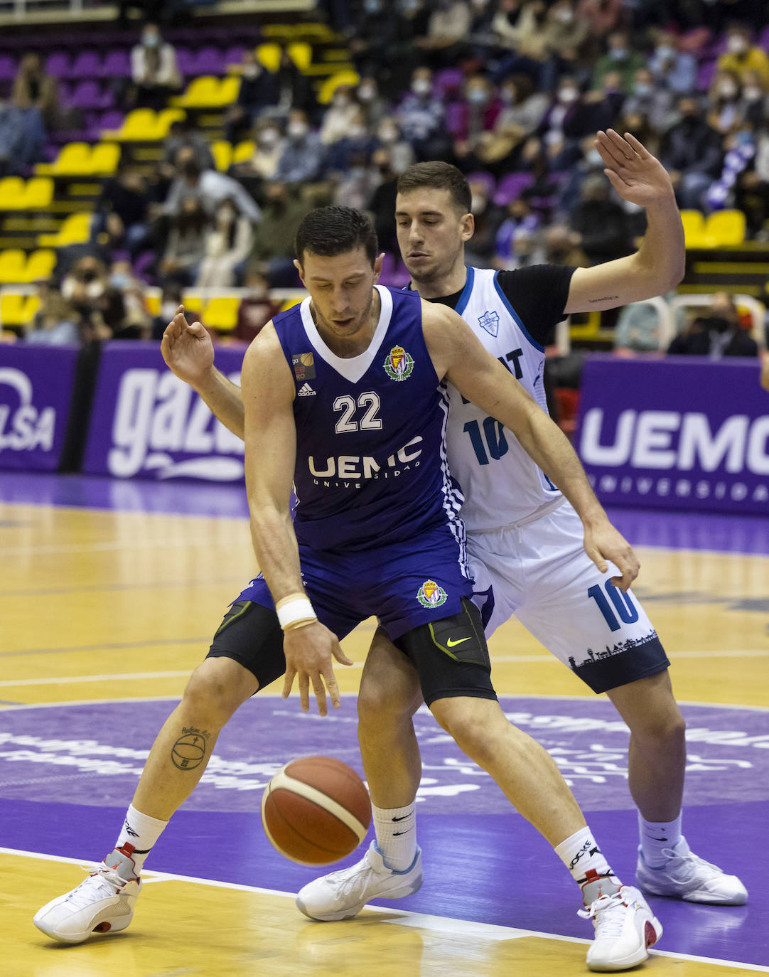 Fotos: Derrota del UEMC Real Valladolid ante el CB Prat (71-95)