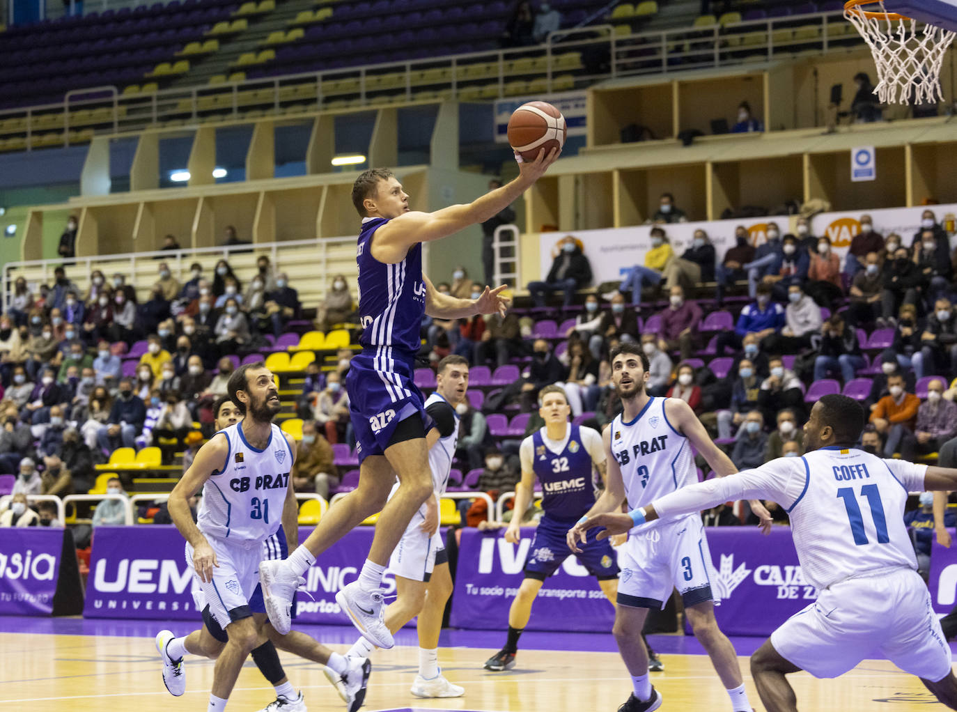 Fotos: Derrota del UEMC Real Valladolid ante el CB Prat (71-95)