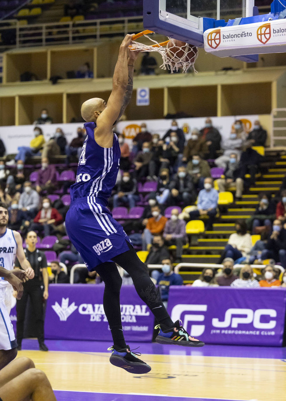 Fotos: Derrota del UEMC Real Valladolid ante el CB Prat (71-95)