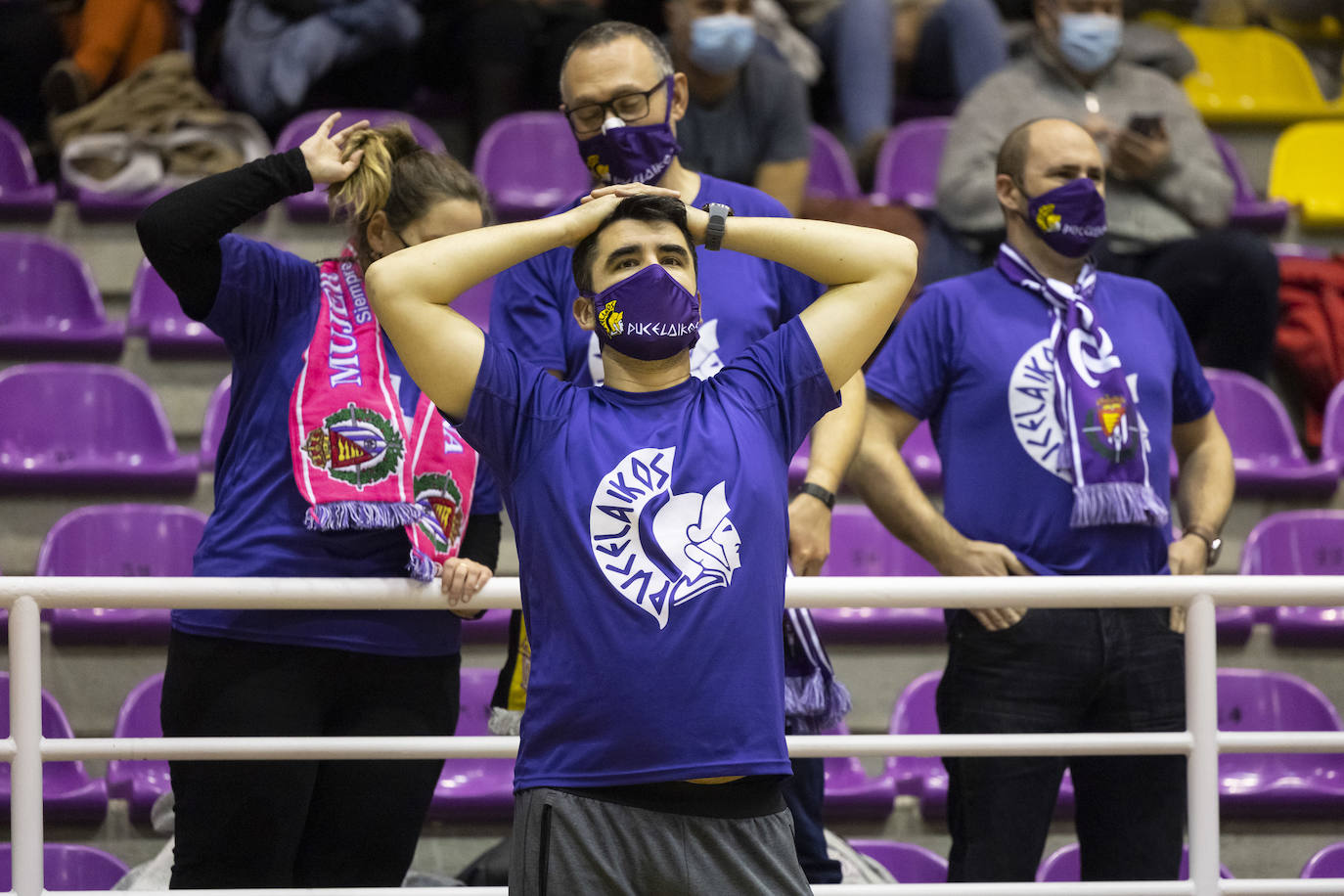 Fotos: Derrota del UEMC Real Valladolid ante el CB Prat (71-95)