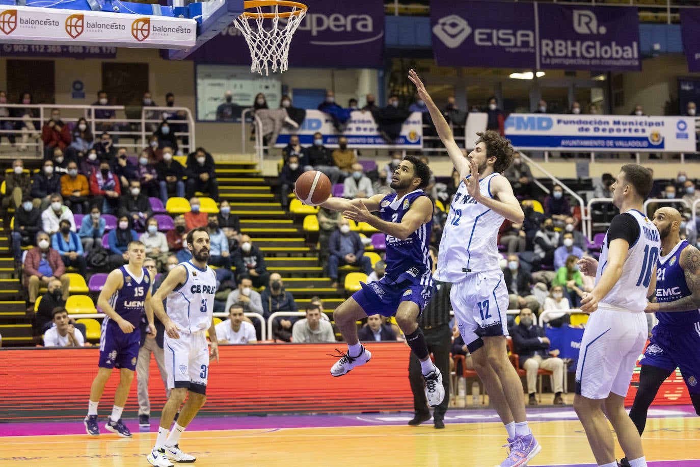 Fotos: Derrota del UEMC Real Valladolid ante el CB Prat (71-95)