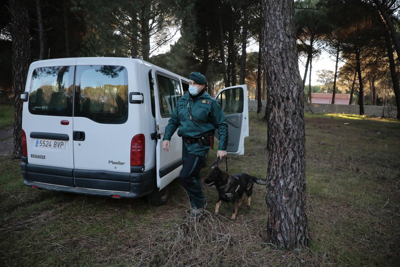 Fotos: Búsqueda con perros de la mujer desaparecida en Traspinedo