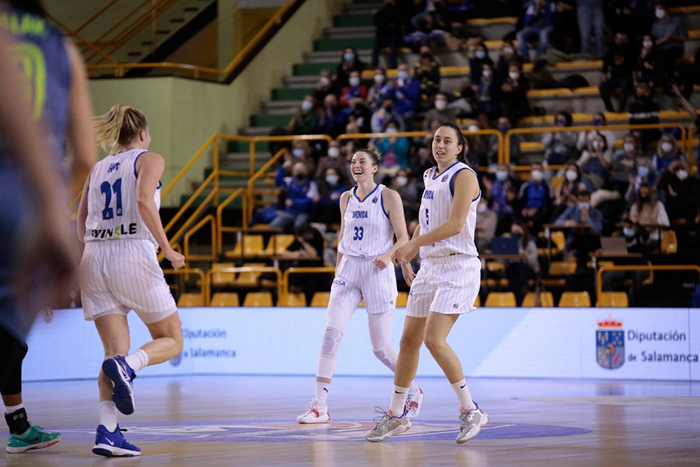 El CB Avenida acaricia el segundo puesto del grupo en Europa tras doblegar a su gran rival (85-75)