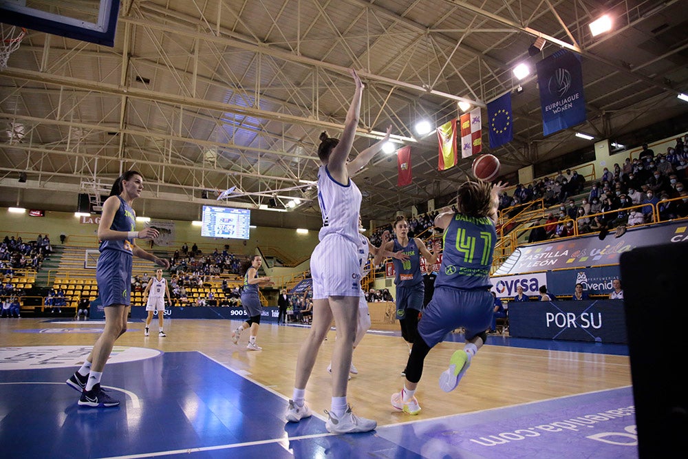 El CB Avenida acaricia el segundo puesto del grupo en Europa tras doblegar a su gran rival (85-75)