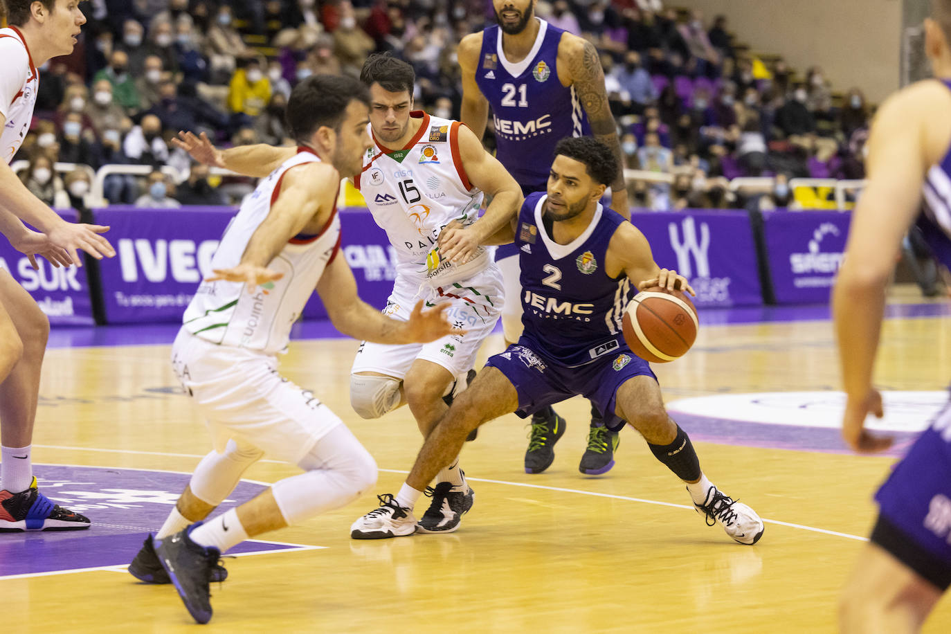 Partido entre el UEMC Valladolid y el Palma disputado en Pisuerga. 