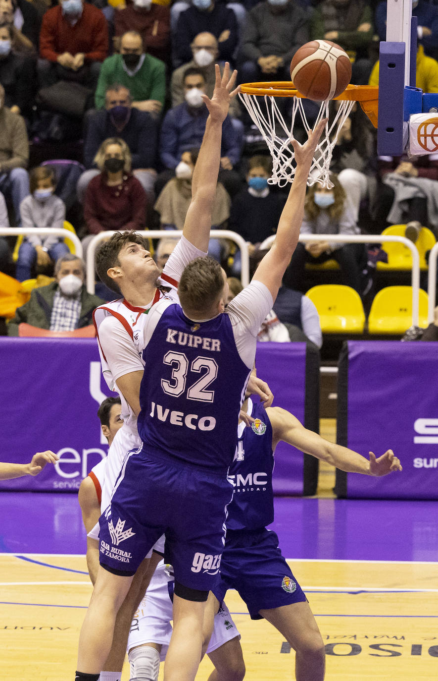 Partido entre el UEMC Valladolid y el Palma disputado en Pisuerga. 