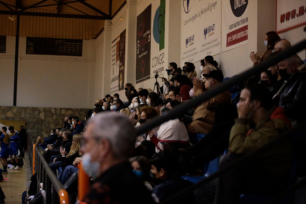 El BM Salamanca supera al Villa de Luanco de menos a más y sigue sin marcarse límites (34-32)